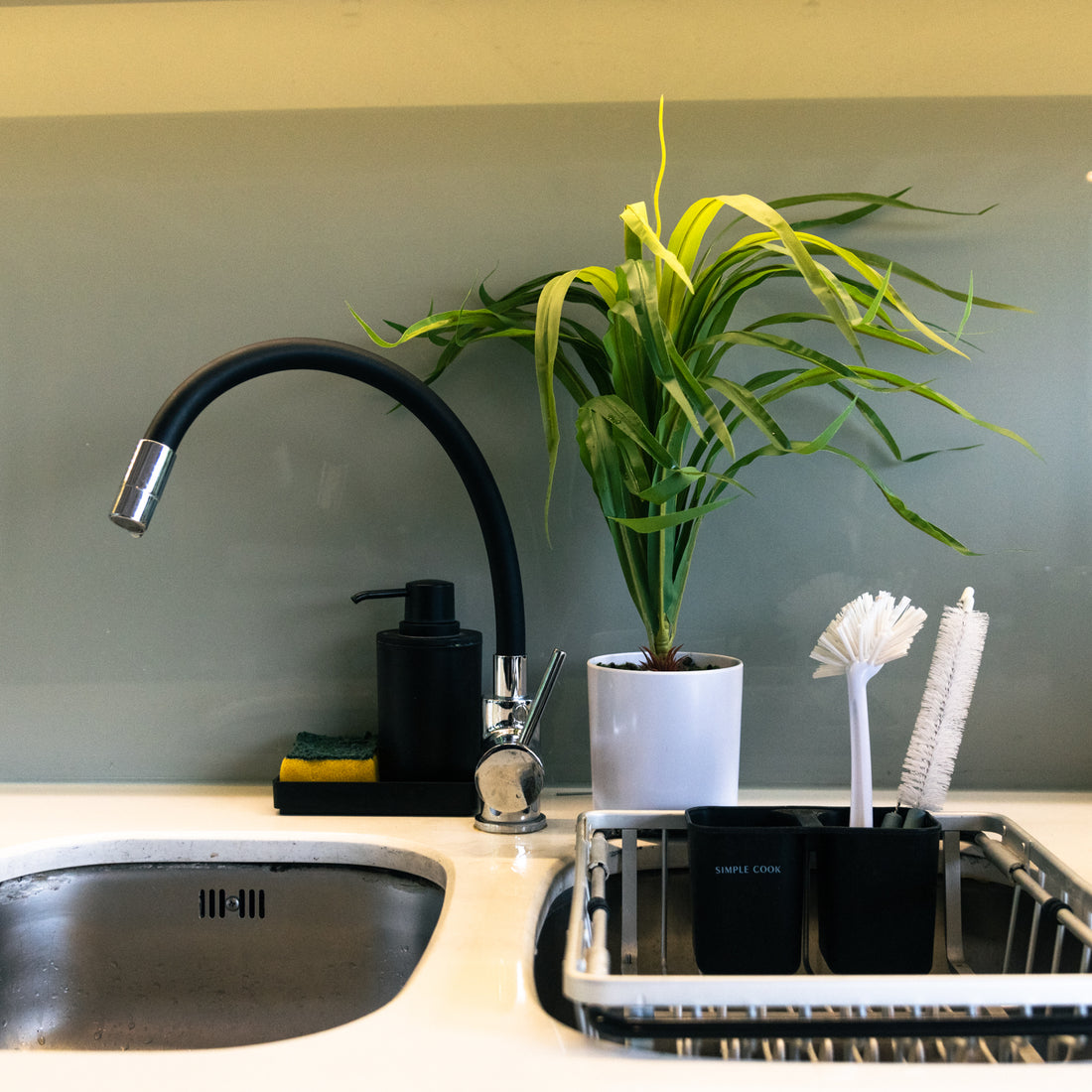 Grass verde artificial de 57 cm con macetero