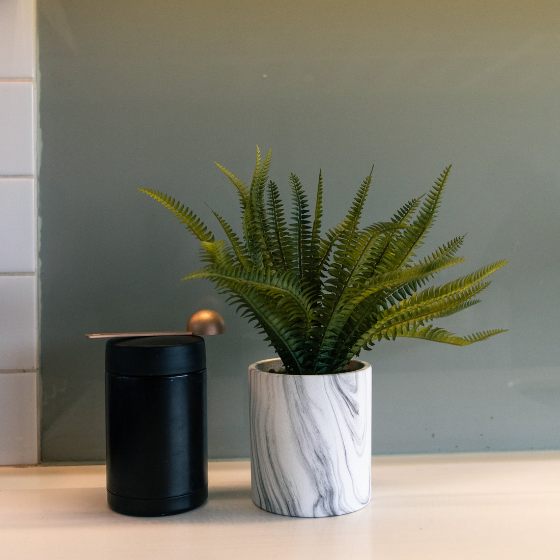 Helecho silvestre artificial de 34 cm, con macetero