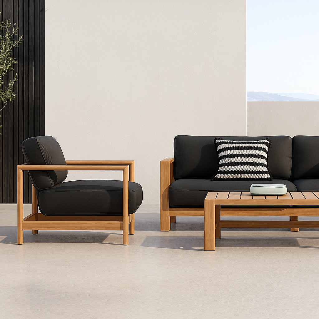 Cojín de rafia con líneas negras y blancas con flecos negros de 45 x 45 cm